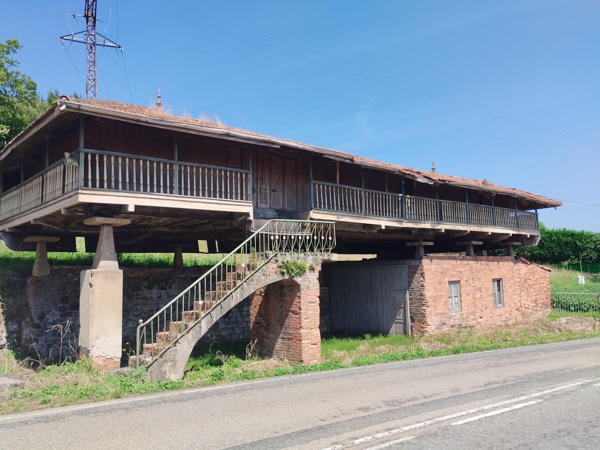 La panera del alto de La Miranda, una de las más grandes de Asturias.