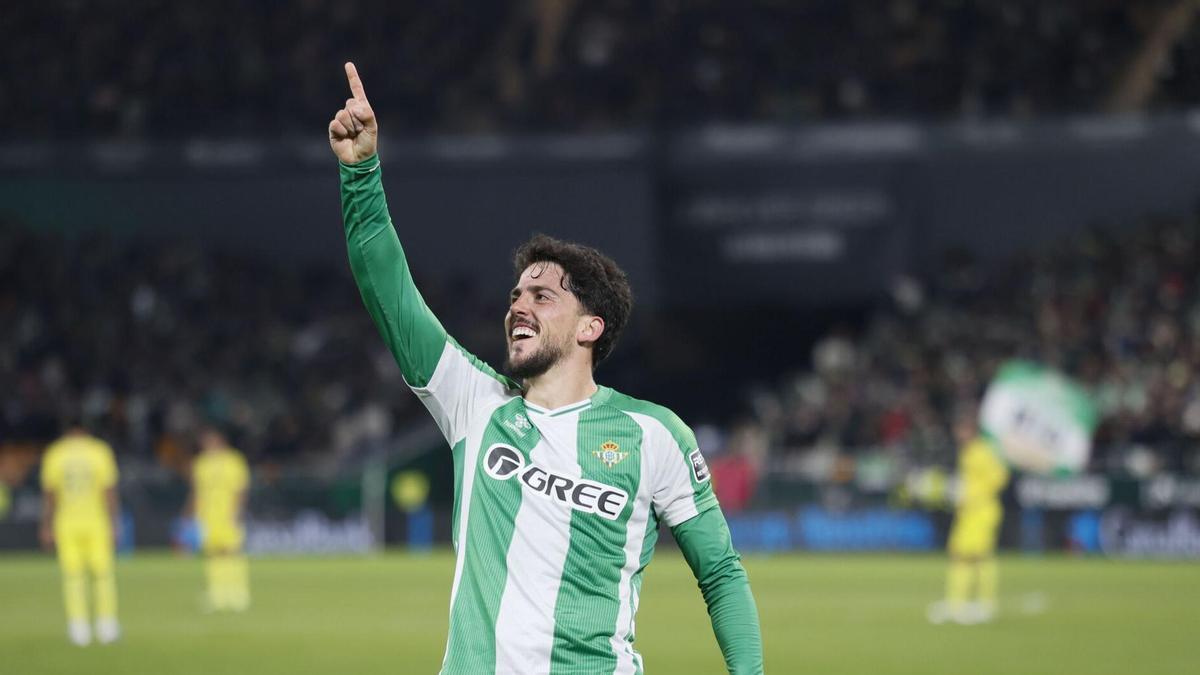 Pablo Fornals celebra su gol contra el Villarreal durante el partido de LaLiga EA Sports que Real Betis y Villarreal CF disputan este sábado en el estadio de La Cartuja.