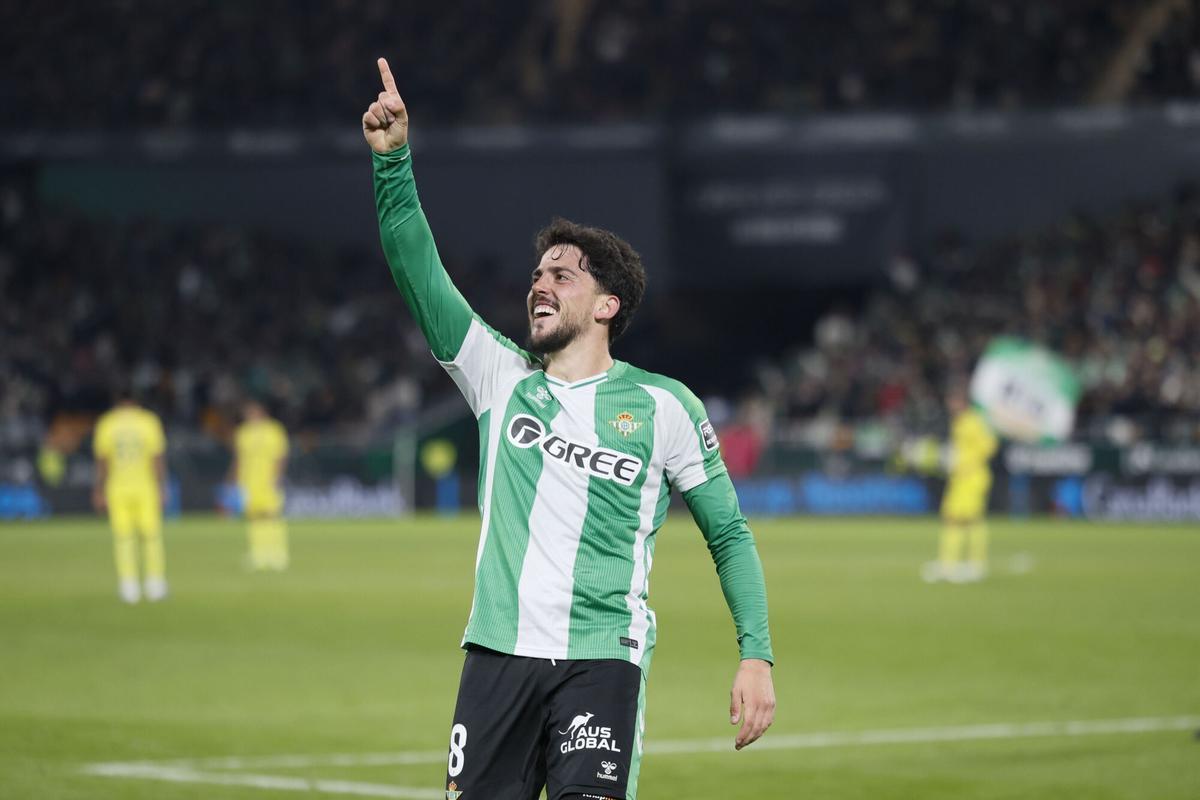 Pablo Fornals celebra su gol contra el Villarreal durante el partido de LaLiga EA Sports que Real Betis y Villarreal CF disputan este sábado en el estadio de La Cartuja.