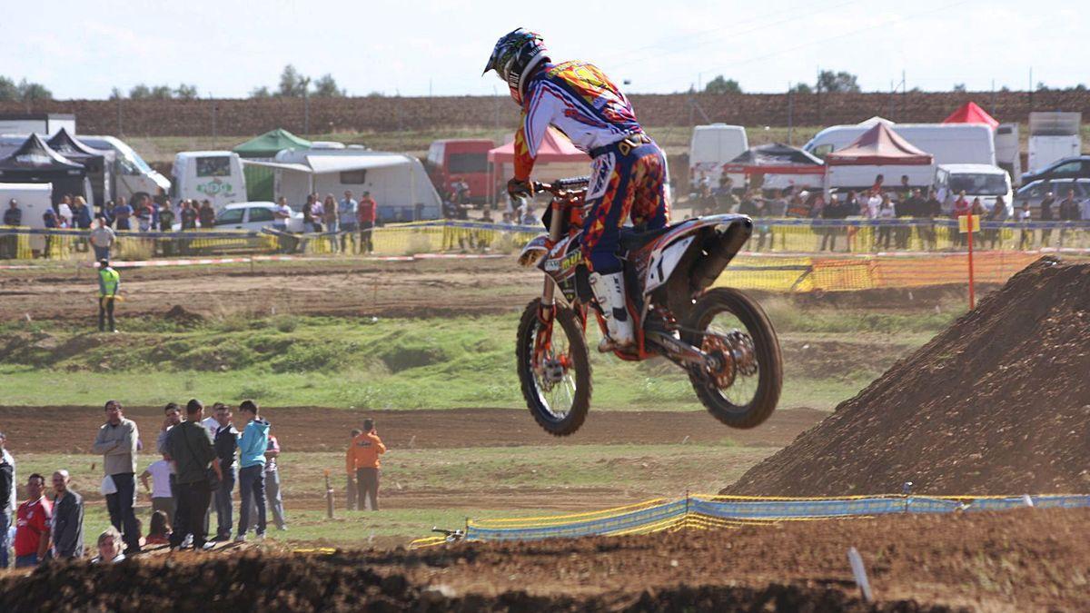 Imagen de una prueba de motocross del circuito provincial.