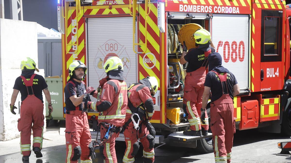 Efectivos de los bomberos de Córdoba, en una imagen de archivo.
