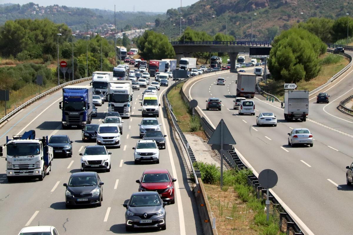 Trànsit intens a l'AP-7 en sentit sud a Gelida