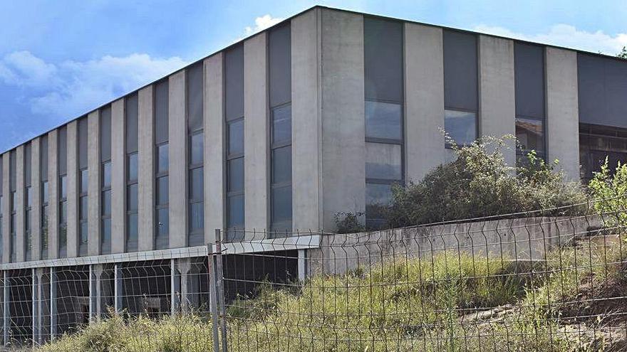 Edifici de serveis inacabat al polígon de Rocarodona