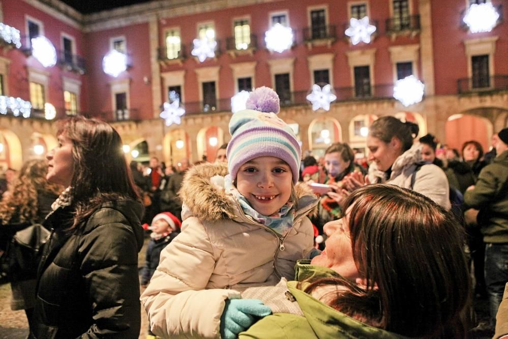 Encendido de luces navideñas en Gijón.