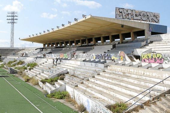 Das Estadi Balear an der Ringautobahn von Palma liegt seit viereinhalb Jahren brach. Jetzt will Atlético Baleares seine frühere Heimstätte wieder auf Vordermann bringen.