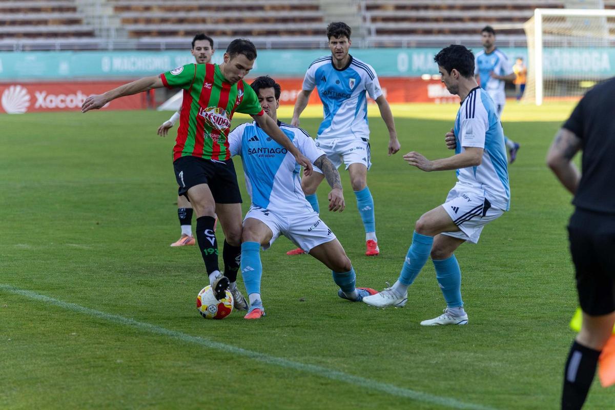 El Compostela cede un empate ante el Racing Villalbés en San Lázaro