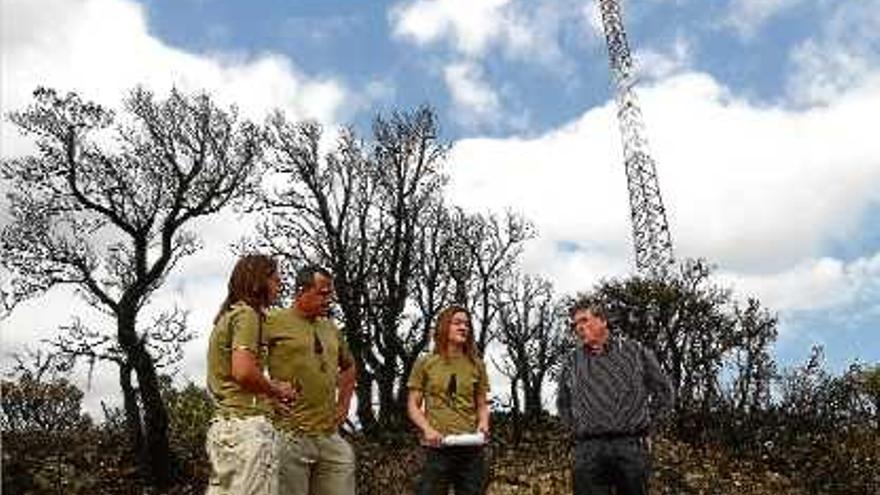 Trobada d&#039;ecologistes a la Jonquera per demanar la retirada de projectes eòlics a la zona de l&#039;incendi.