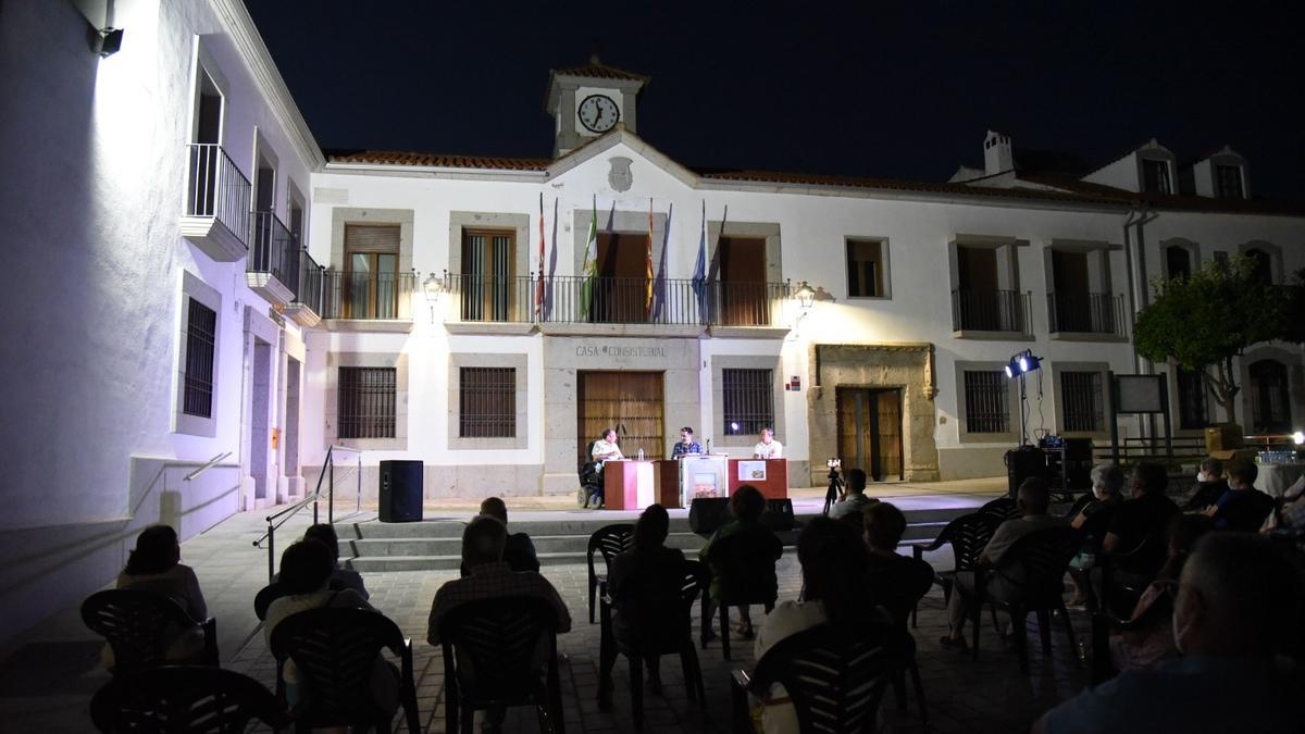 Presentación del volumen con la reedición de las dos obras sobre Alcaracejos, el lunes 12 de julio en la plaza de Los Pedroches.