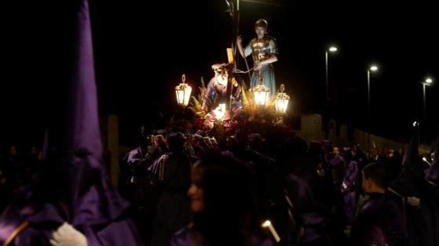 La imagen de Jesús Nazareno recorrió las calles del casco histórico ayer por la noche.