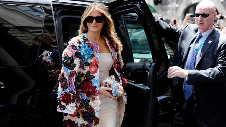 Melania Trump luce en Sicilia un abrigo de 46.000 dólares