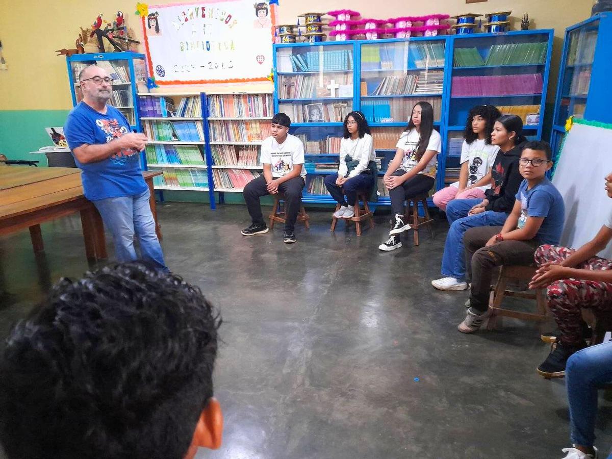 El sacerdote malagueño Juan Manuel Barreiro llegó por primera vez al país sudamericano hace 35 años y atiende actualmente a dos parroquias en las localidades de La Urbana y Morichalito.