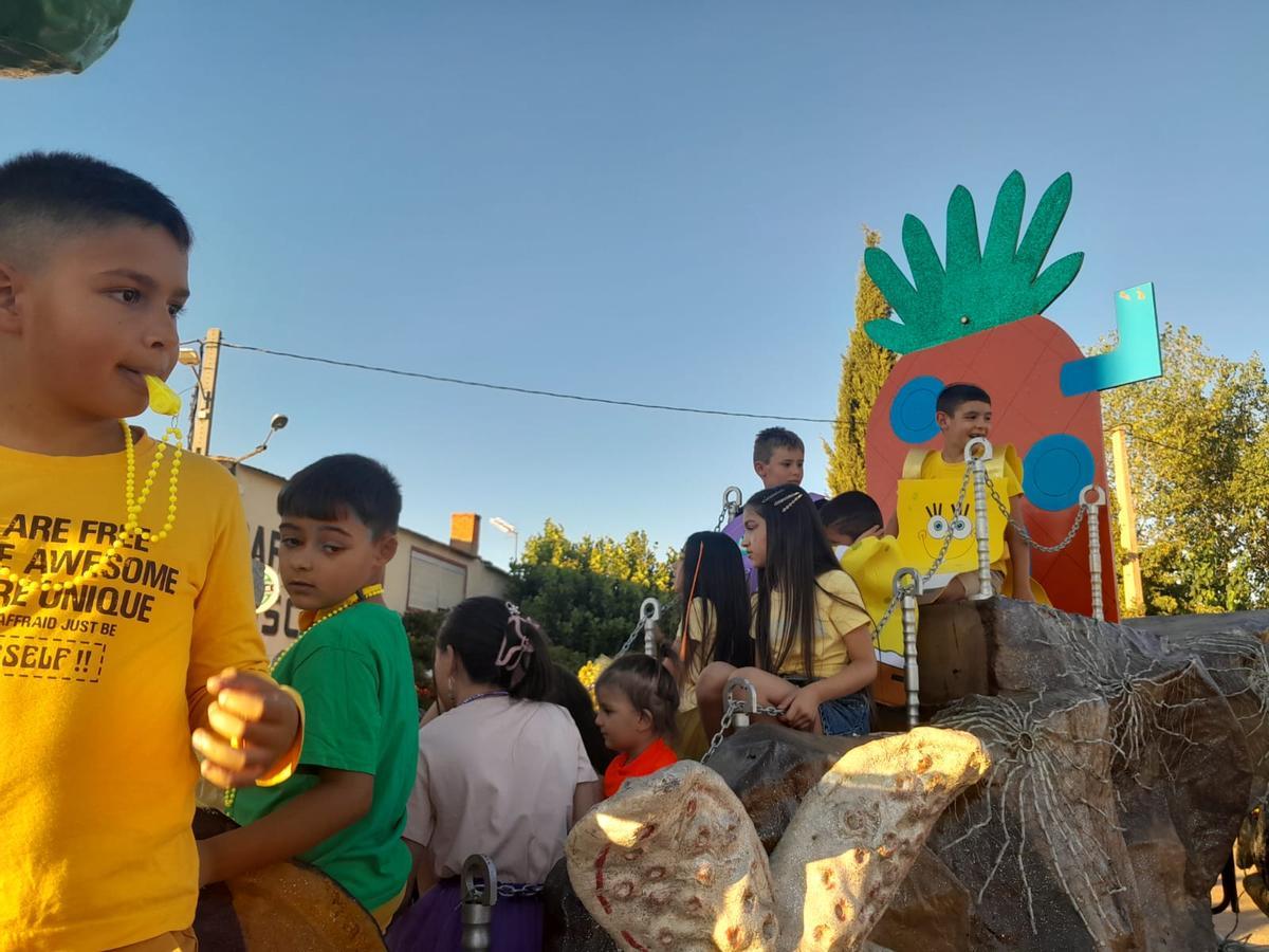 GALERÍA | Morales de Toro se mete de lleno en las fiestas con un desfile de carrozas y disfaces GALERÍA | Morales de Toro se mete de lleno en las fiestas con un desfile de carrozas y disfaces