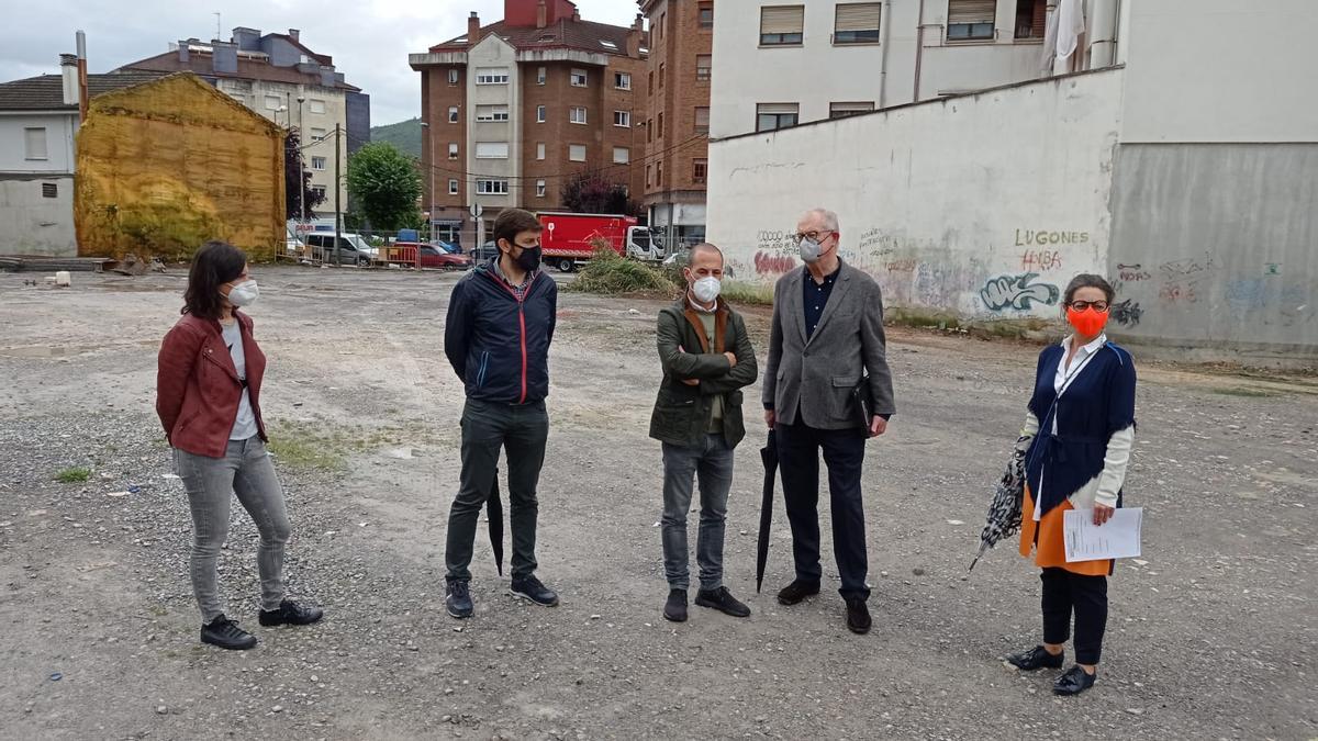 Por la izda: concejala Aida Nuño; el ingeniero Juan Antonio Freije, El alcalde Angel García, el arquitecto municipal José Benito Díaz y la arquitecta Municipal María José Fernández