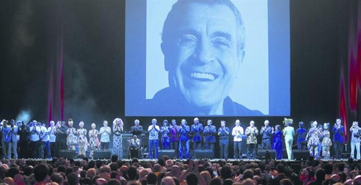 Homenatge a Rubianes alSant Jordi, el juny del 2009, ambtots els seus amics a l’escenari.