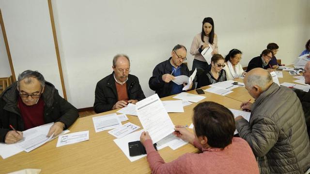 Curso sobre el uso de las nuevas tecnologías para mayores en Rodeiro.  | BERNABÉ/JAVIER LALÍN