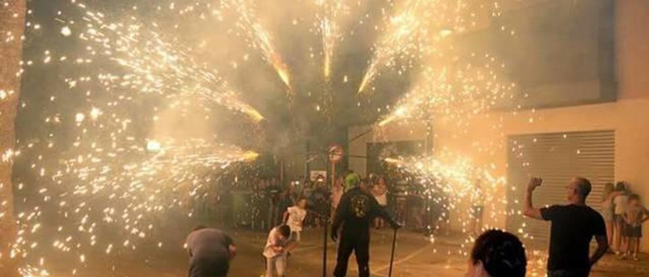 Espectáculo de la colla que triunfa este verano.