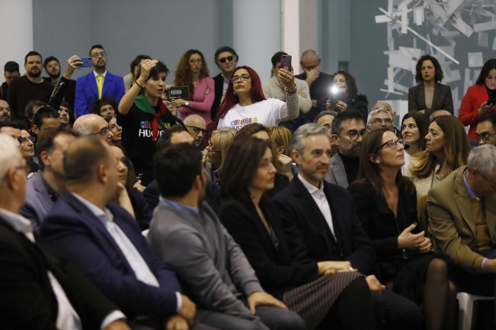 Aglomeración en la conferencia de Mujica en València