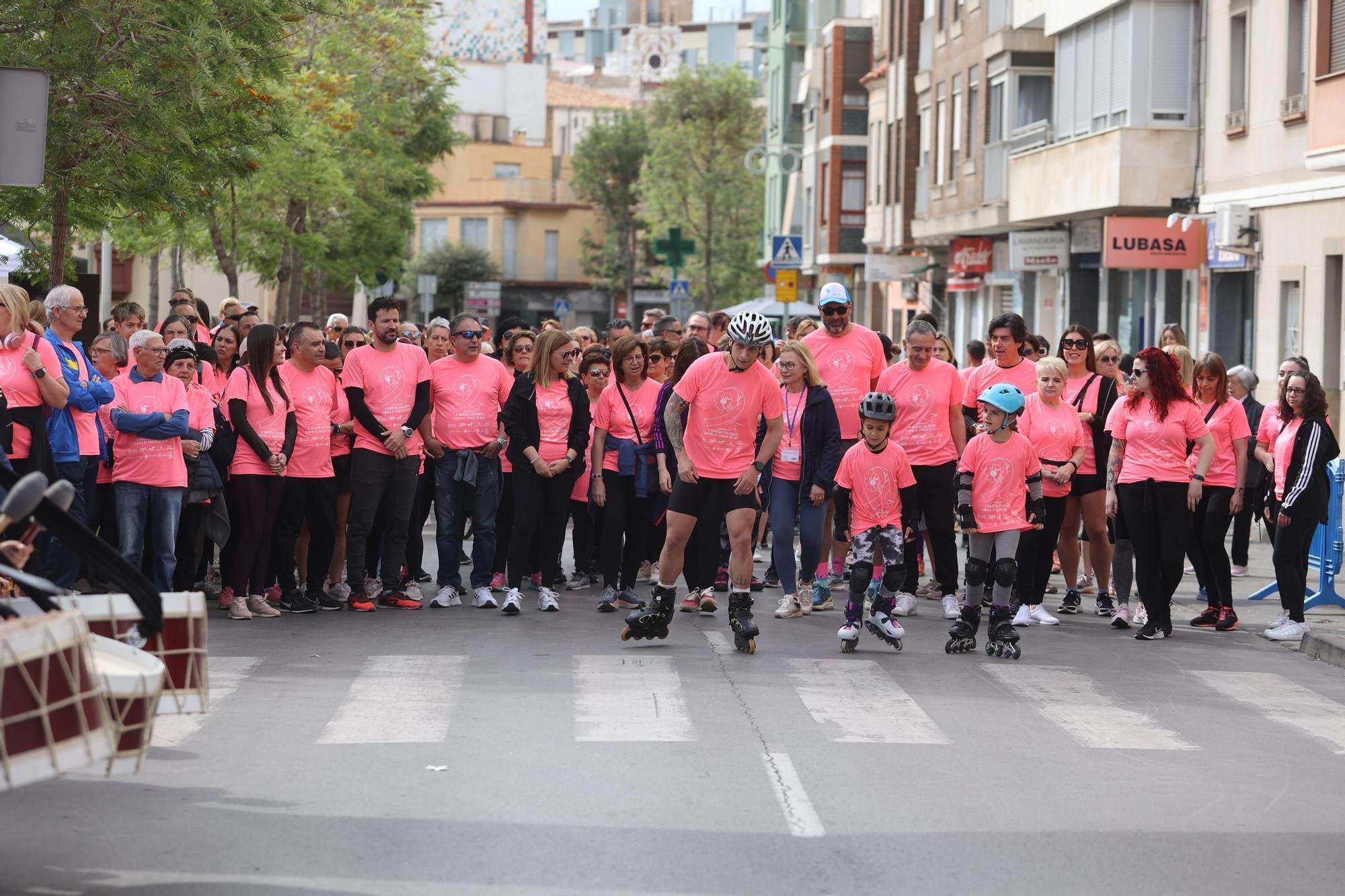 Las imágenes de la Marcha contra el Cáncer de Mama en Almassora