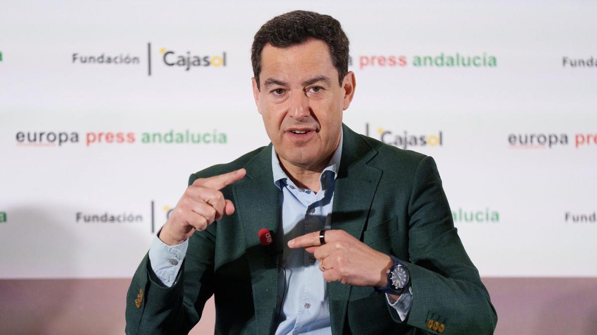 El presidente del PP-A y candidato a la reelección como presidente de la Junta, Juanma Moreno, participa en el ciclo electoral organizado por Europa Press.