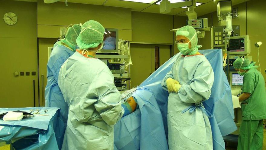 La huelga de médicos suspende una de cada cuatro operaciones en el Chuvi
