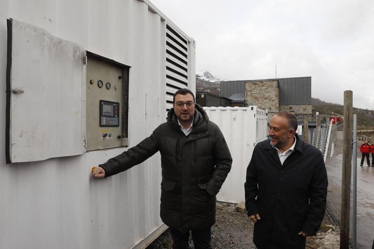 Adrián Barbón y Álvarez Courel, apagando los generadores de Fuantes de Invierno.
