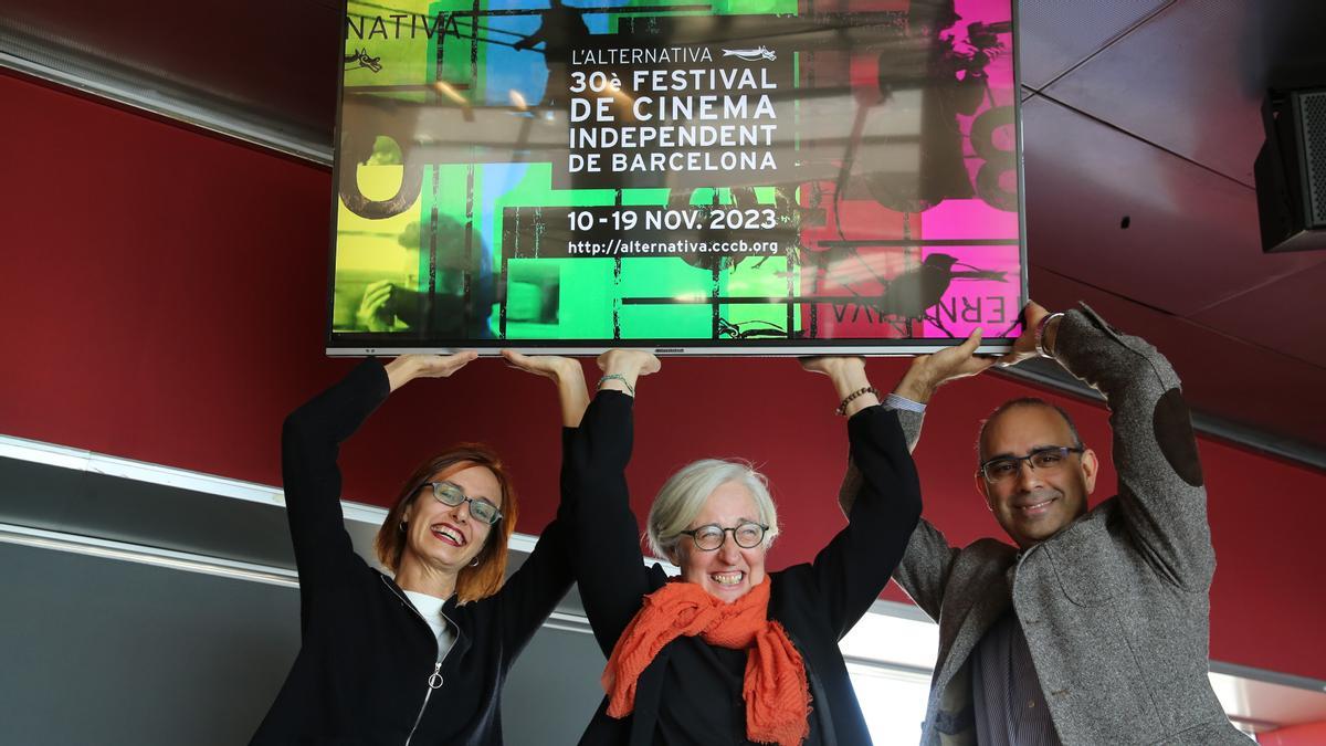 Tess Renaudo, Cristina Riera y Marc Vaíllo, codirectores de L'Alternativa, este martes en Barcelona