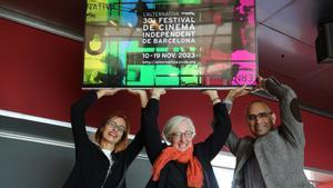 Tess Renaudo, Cristina Riera y Marc Vaíllo, codirectores de LAlternativa, este martes en Barcelona