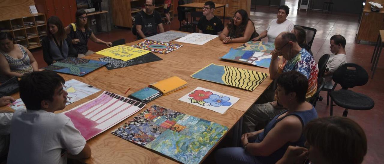 Els usuaris del Centre Ocupacional l’Art de Viure van tornar dimarts al taller d’art després de les vacances