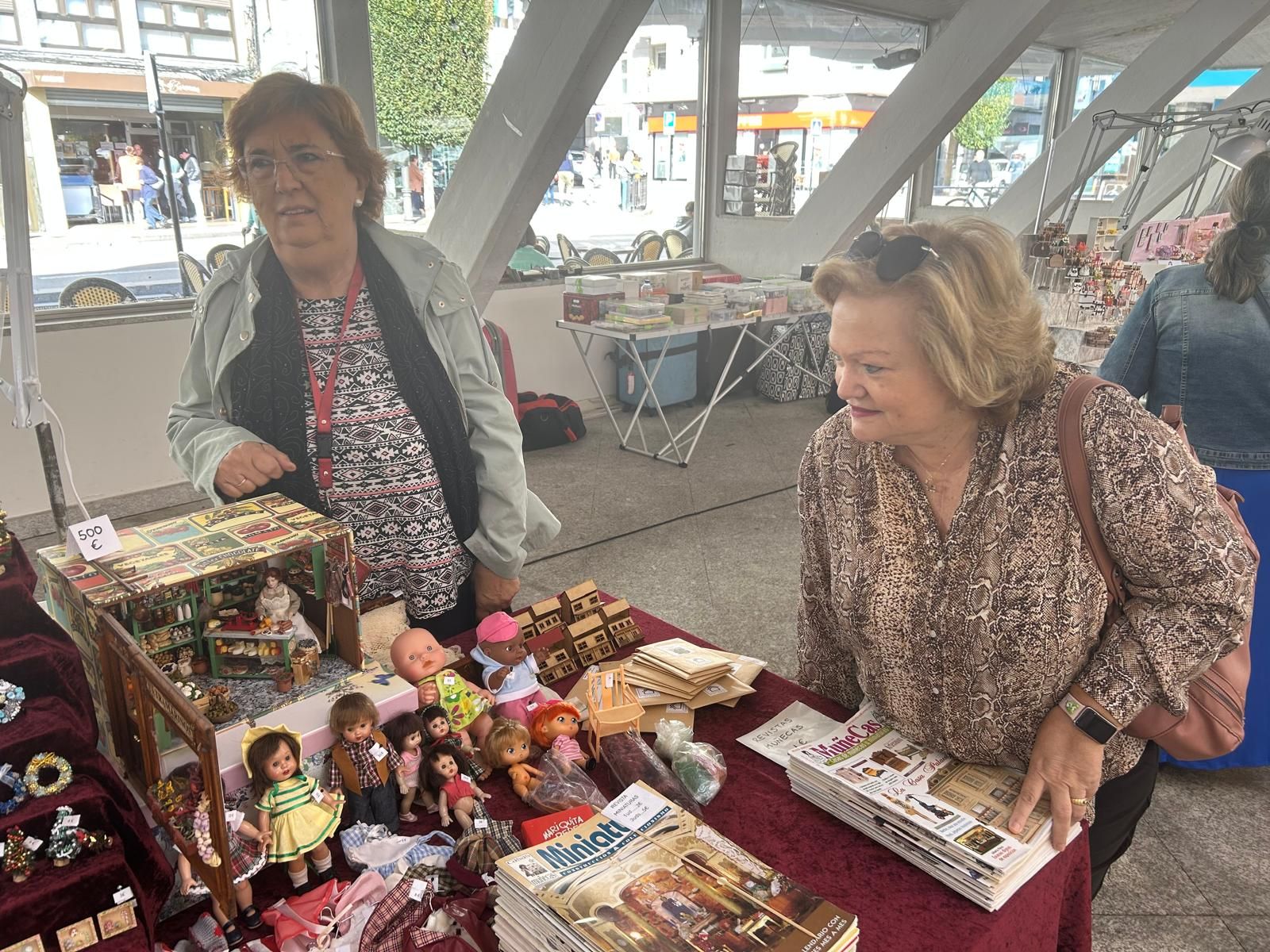Feria de miniaturas de casas de muñecas en Pola de Siero