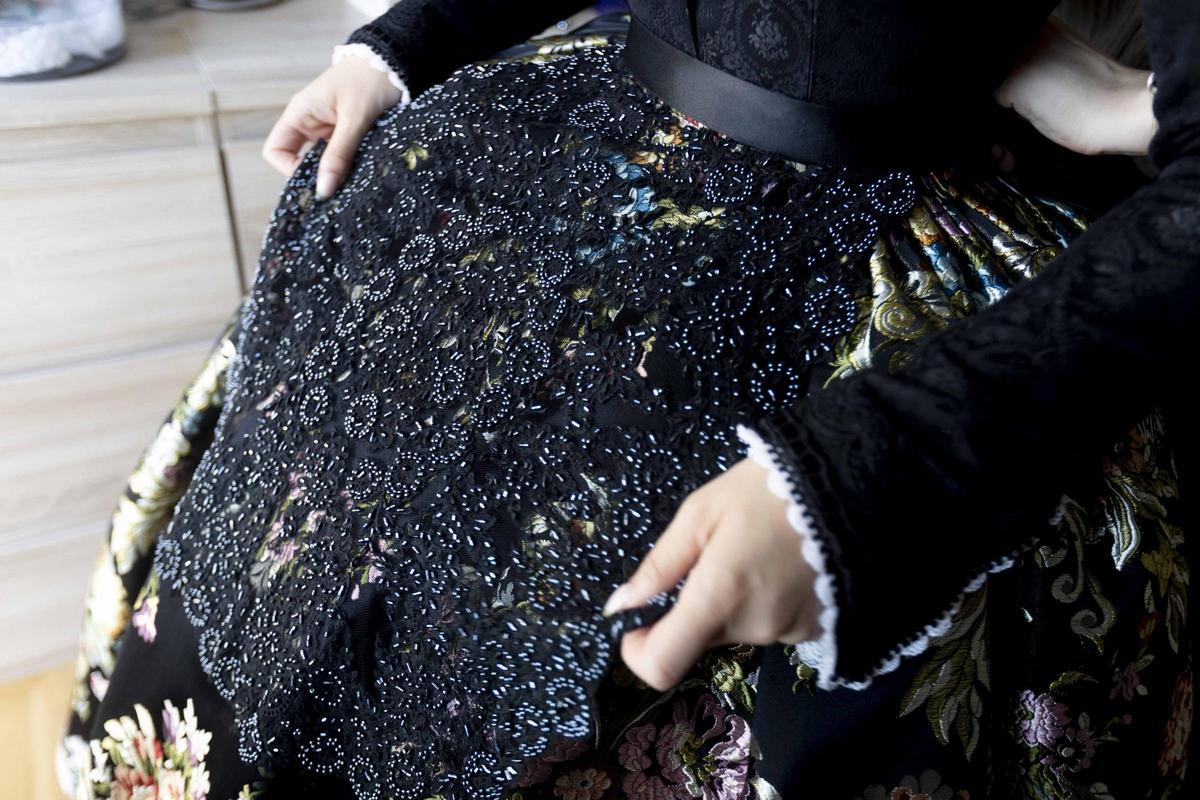 El arte de vestir a la Belleza: Tradición y elegancia a las puertas de las Hogueras de San Juan de Alicante
