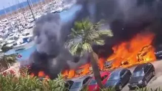 Un incendio en el puerto de Xàbia quema una decena de coches