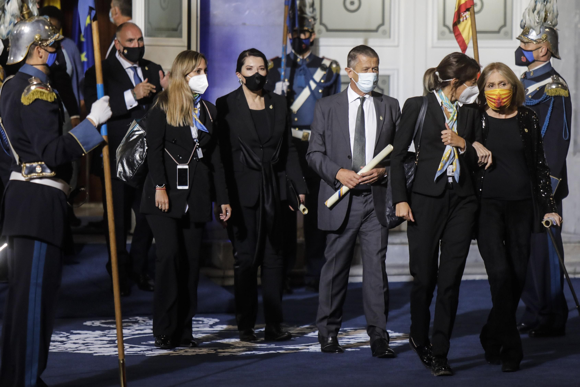 La salida del Camporamor tras la ceremonia de los Premios Princesa de Asturias