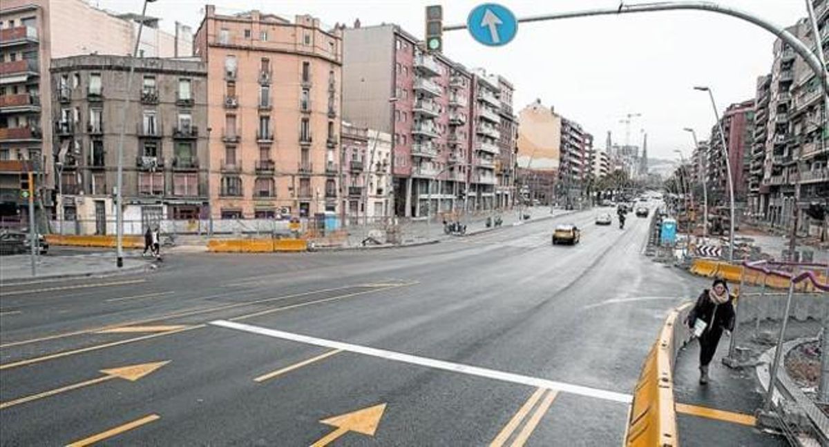 El carrer d’Alí Bei, ahir, obert ja a través de Marina i que a més canvia en part el sentit de la circulació per obrir la ruta Poblenou-Eixample.