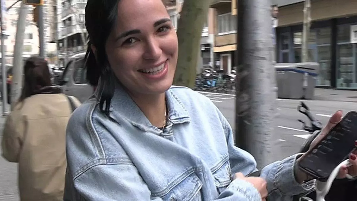 La torre de (Claudia) Bavel sigue creciendo: ¿ahora un torero?