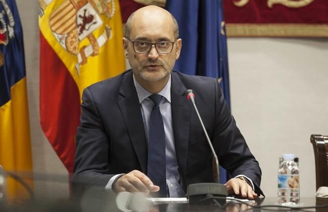 10/04/2017.CANARIAS.Sesión de comisión sobre la reforma del sistema electoral en el Parlamento de Canarias..Fotos: Carsten W. Lauritsen