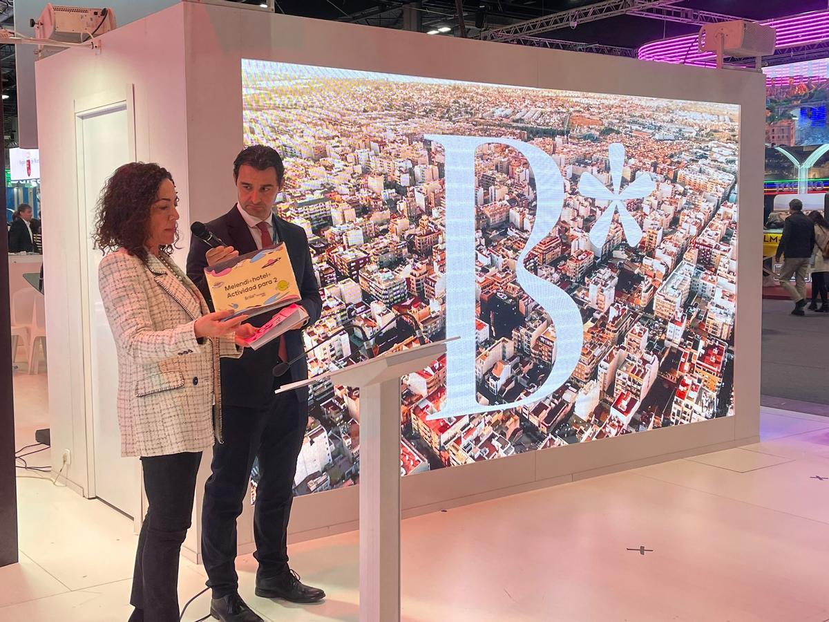 Un momento de la presentación con Rosario Martínez y Eduardo Dolón