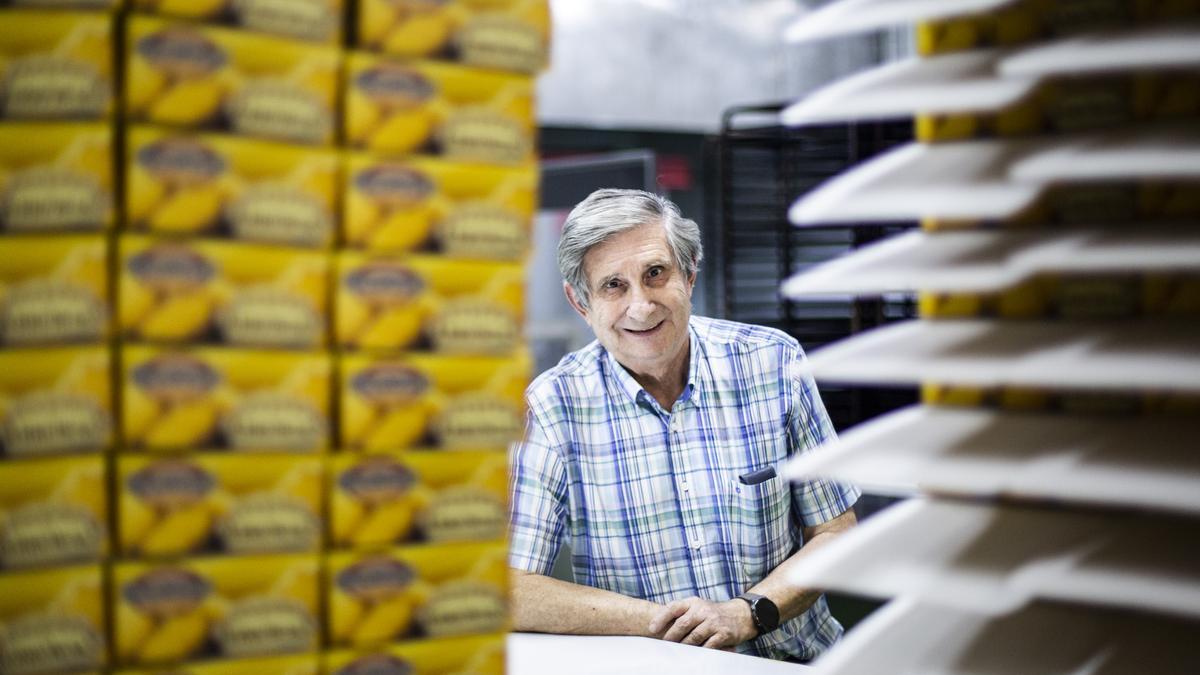 JOSE ANTONIO VILLAR, FUNDADOR DE PASTAS CAMPOAMOR, EN LA FABRICA DE LA EMPRESA EN ARRIONDAS