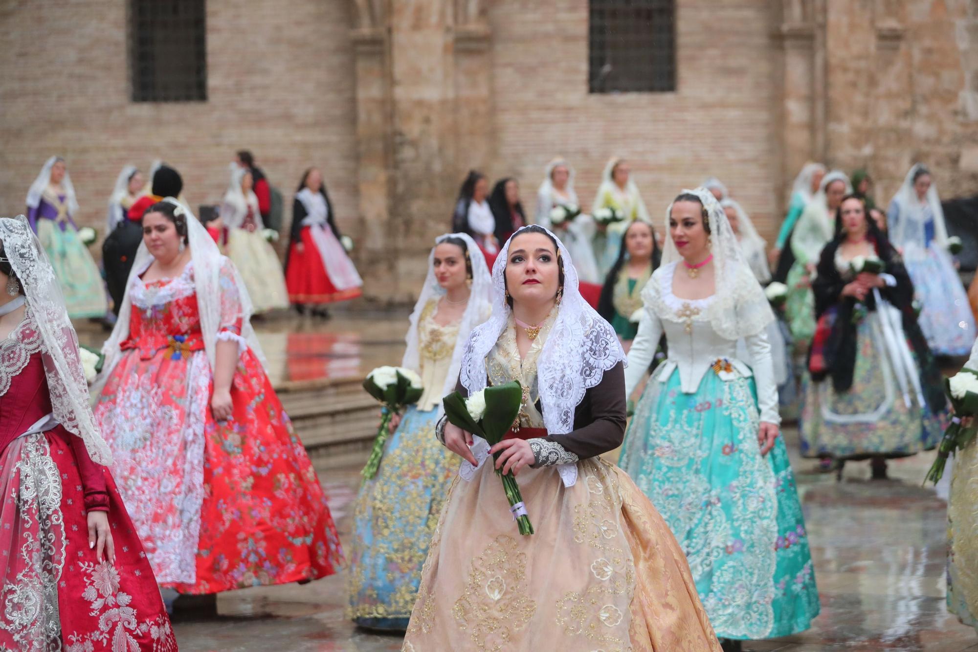 Búscate en el primer día de ofrenda por la calle de la Paz (entre las 17:00 a las 18:00 horas)