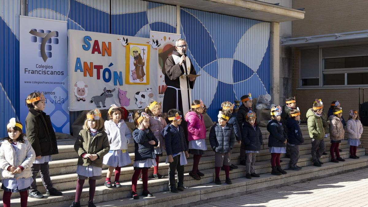 Así ha sido la bendición de mascotas en el San Antonio en 2025