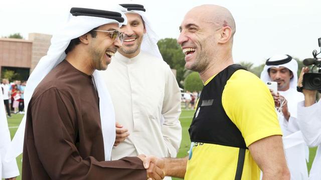 La plantilla 'citizen' saludó al jeque Mansour