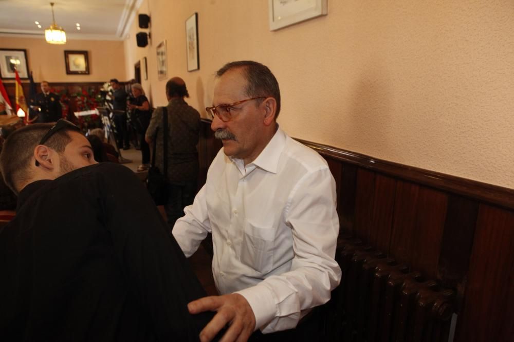 Cientos de personas despiden a Gustavo Bueno en su ciudad natal, Santo Domingo de la Calzada, en La Rioja