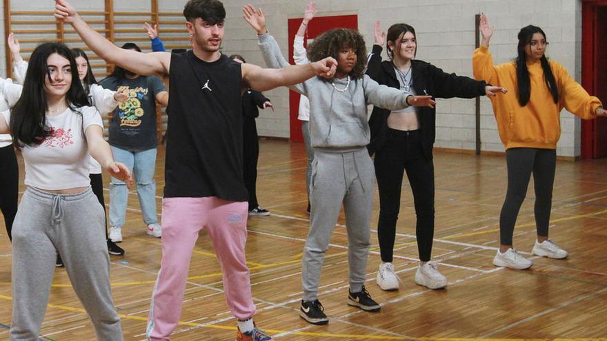 Artur Puga, nunha aula de baile galego. |  Iñaki Osorio