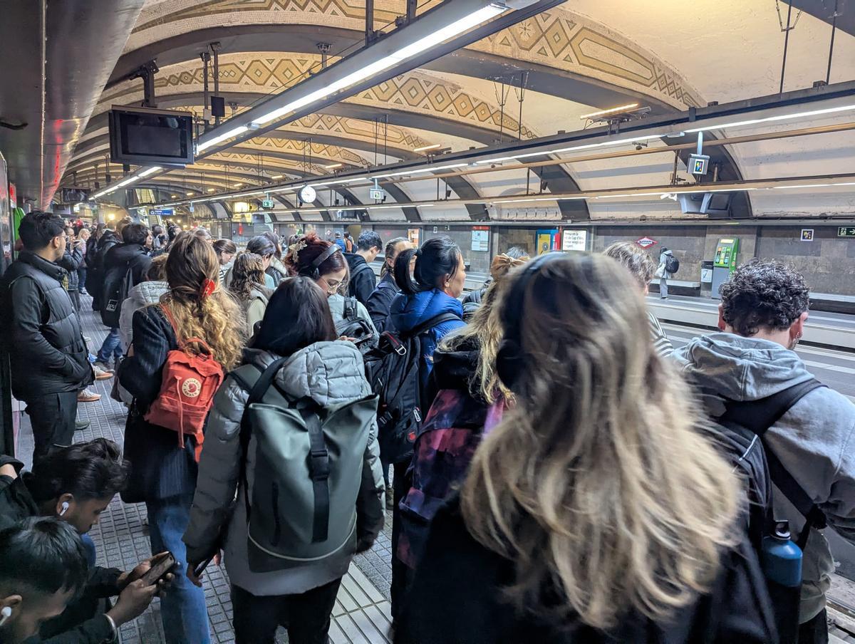 Primer dia de vaga del sindicat de maquinistes Semaf, a l’estació de FGC a Plaça Catalunya.