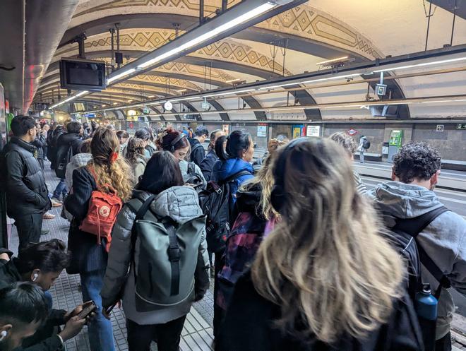 Primer día de huelga del sindicato de maquinistas Semaf, en la estación de FGC en Plaça Catalunya.