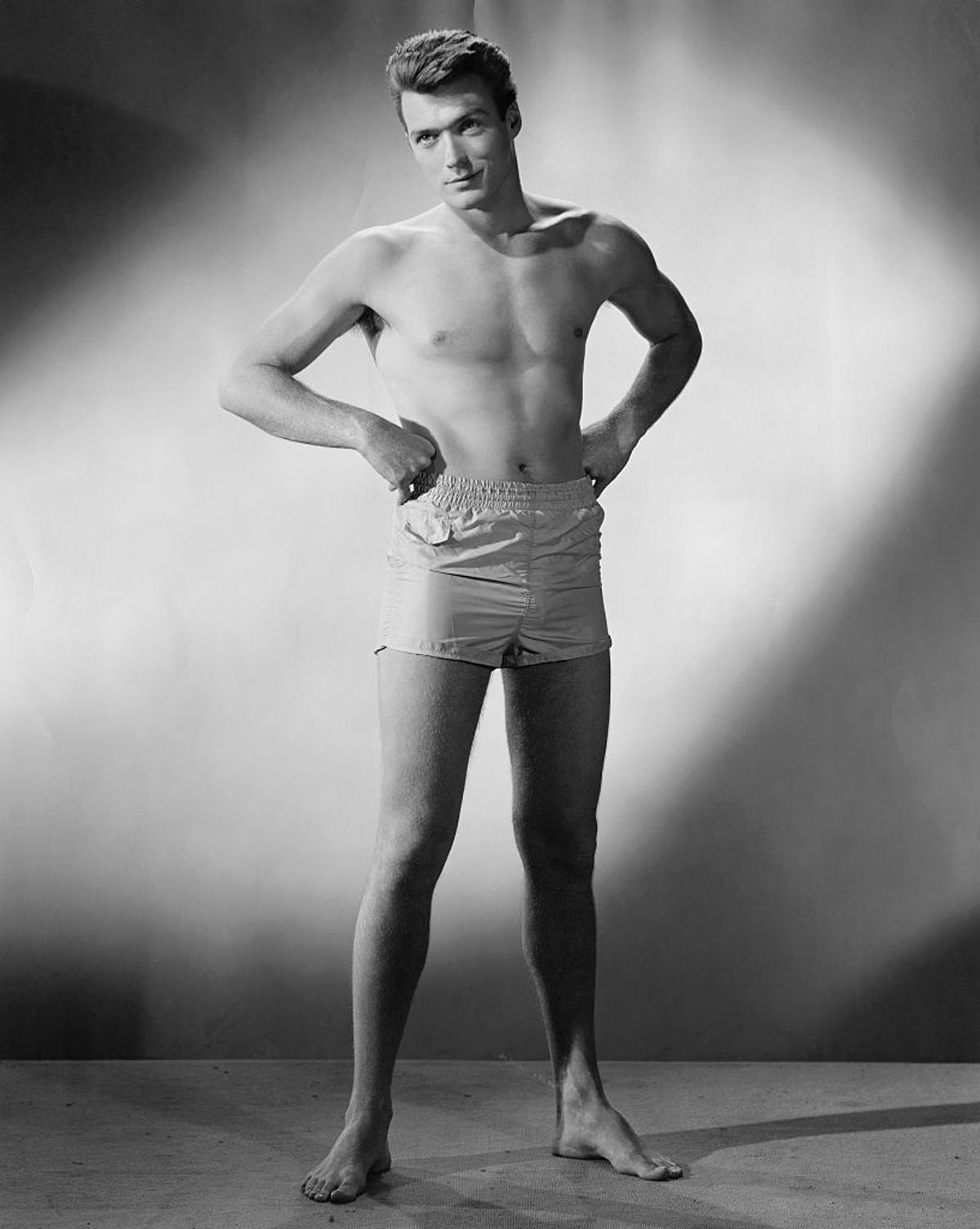 Un jovencísimo Clint Eastwood, antes de convertirse en la celebridad que es hoy