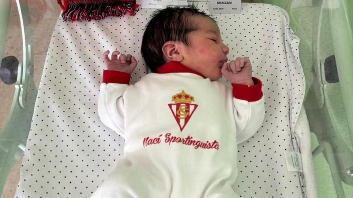 Juan Fernández-Ahuja, nuevo abonado más joven Juan Fernández-Ahuja, nuevo abonado más joven