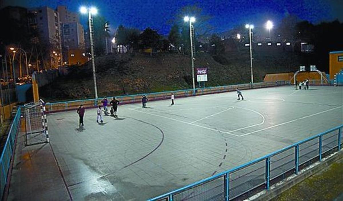 Exercici per recuperar la línia Jugar a laire lliure Més altes al desembre Fitness i piscina Atletisme i un llac Futbol per a tothom Fins a les deu de la nit_MEDIA_3 Exercici per recuperar la línia Jugar a laire lliure Més altes al desembre Fitness i piscina Atletisme i un llac Futbol per a tothom Fins a les deu de la nit_MEDIA_3