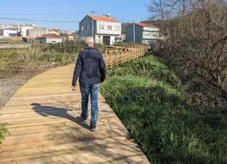 Arteixo revisa su nuevo paseo fluvial en Villarrodís