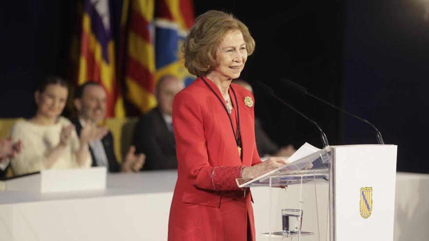 La Reina Sofía recoge la Medalla de Oro de Baleares y agradece en catalán el reconocimiento: &quot;Aquí m&#039;he sentit com a casa&quot;