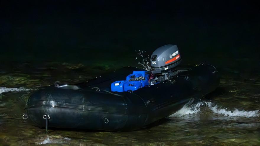 Veinte inmigrantes alcanzan la costa de Torrevieja en pleno paseo marítimo de Punta Margalla